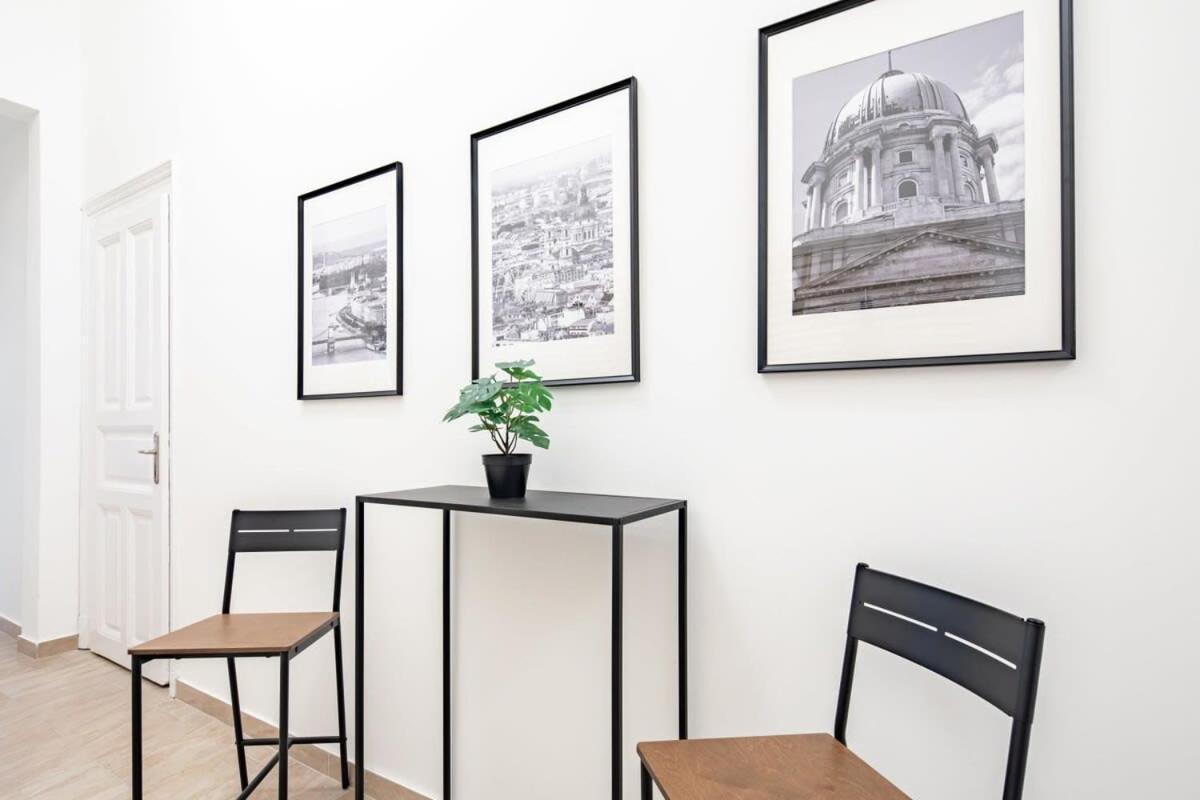 Central - New - Comfy Ac Studio Budapest Exteriör bild
