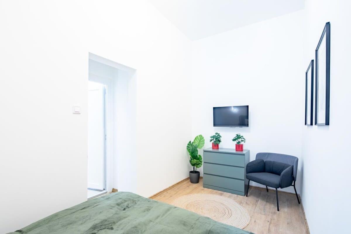 Central - New - Comfy Ac Studio Budapest Exteriör bild