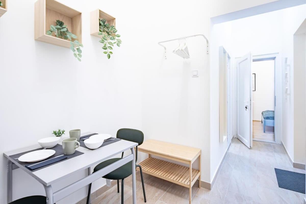 Central - New - Comfy Ac Studio Budapest Exteriör bild