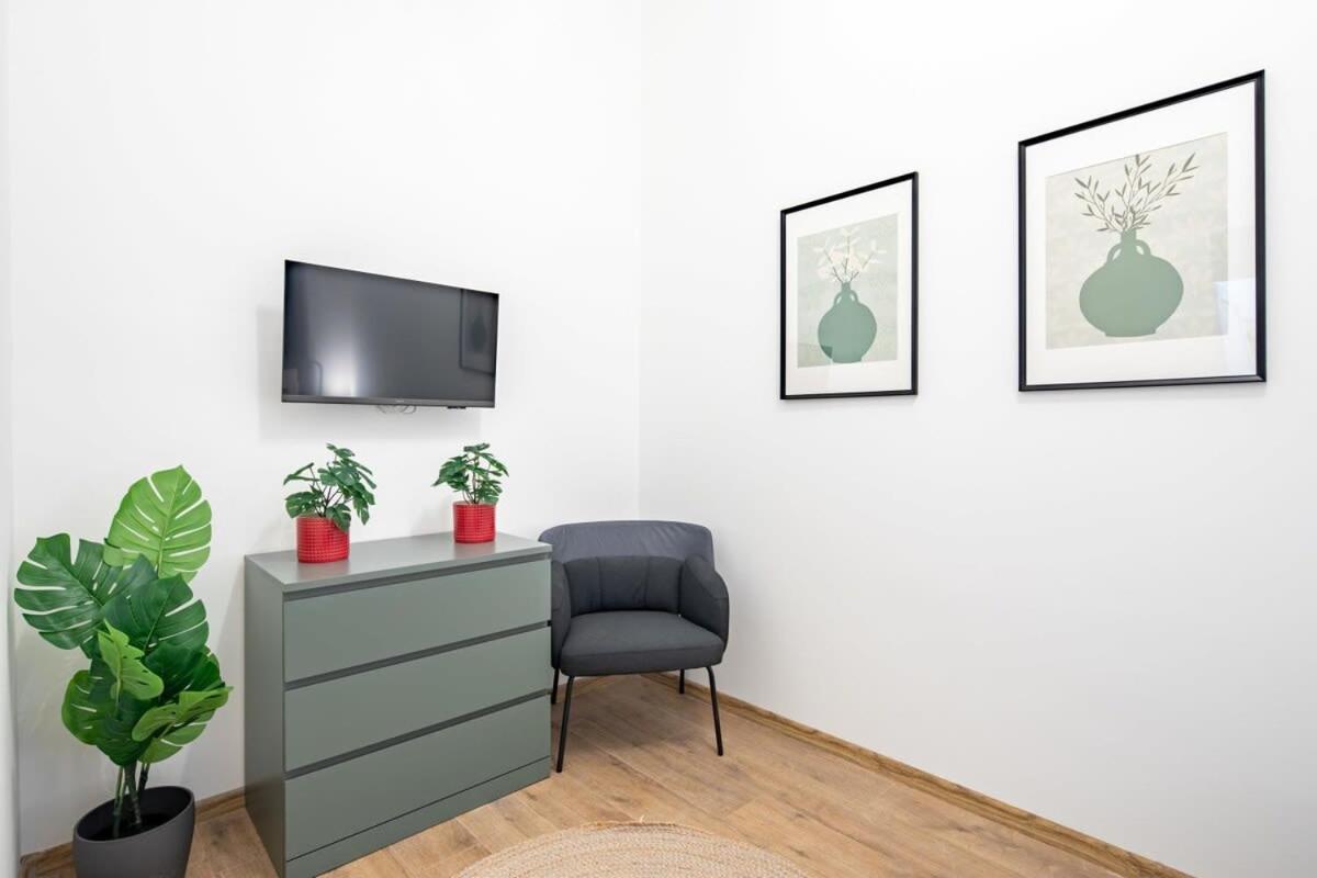 Central - New - Comfy Ac Studio Budapest Exteriör bild