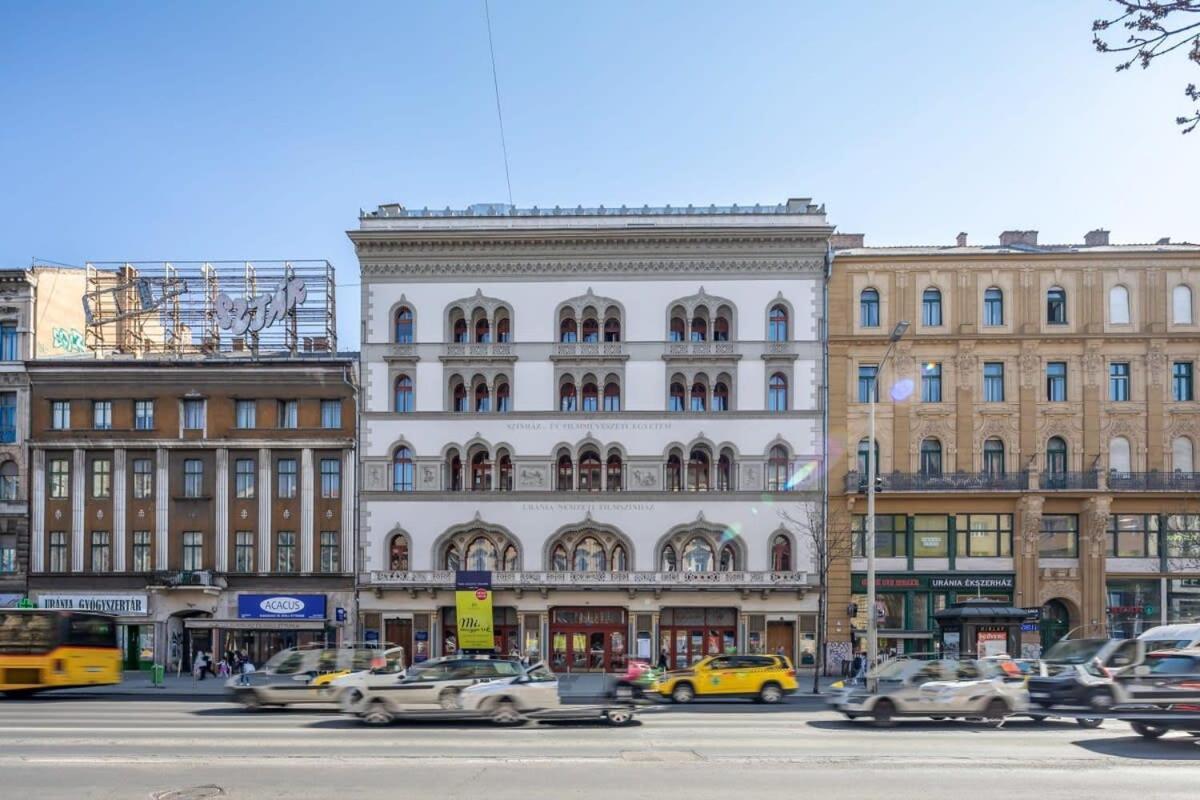 Central - New - Comfy Ac Studio Budapest Exteriör bild
