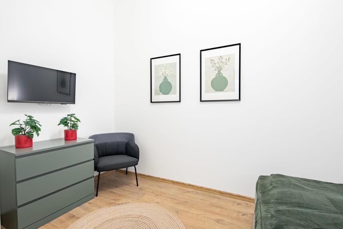 Central - New - Comfy Ac Studio Budapest Exteriör bild