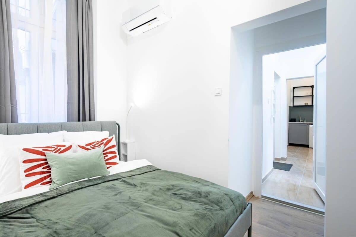Central - New - Comfy Ac Studio Budapest Exteriör bild