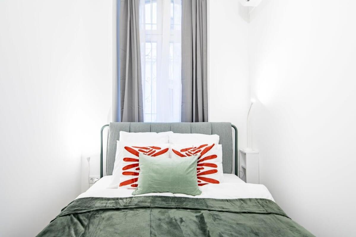 Central - New - Comfy Ac Studio Budapest Exteriör bild