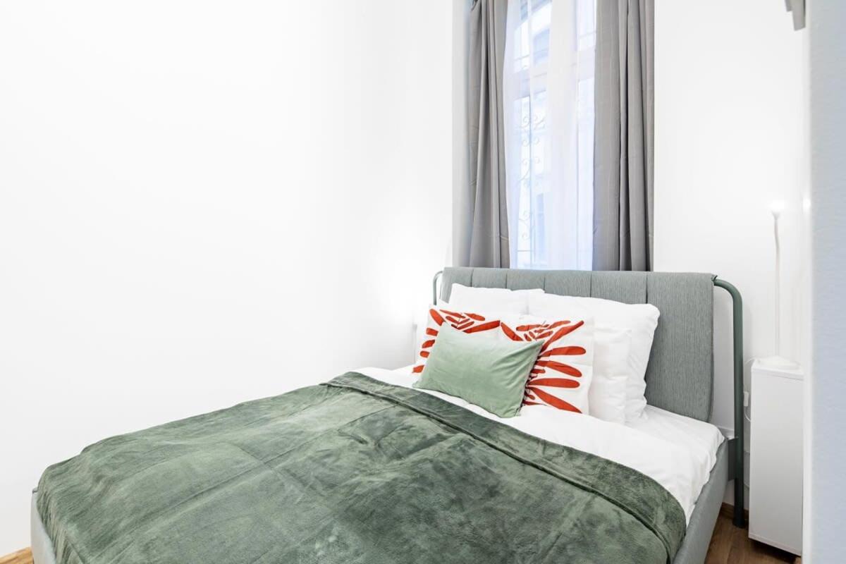 Central - New - Comfy Ac Studio Budapest Exteriör bild
